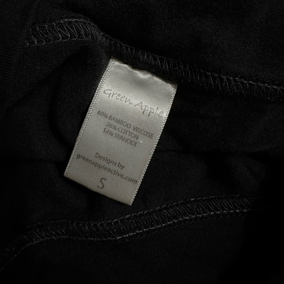 Green apple black crop leggings. - Picture 1 of 3